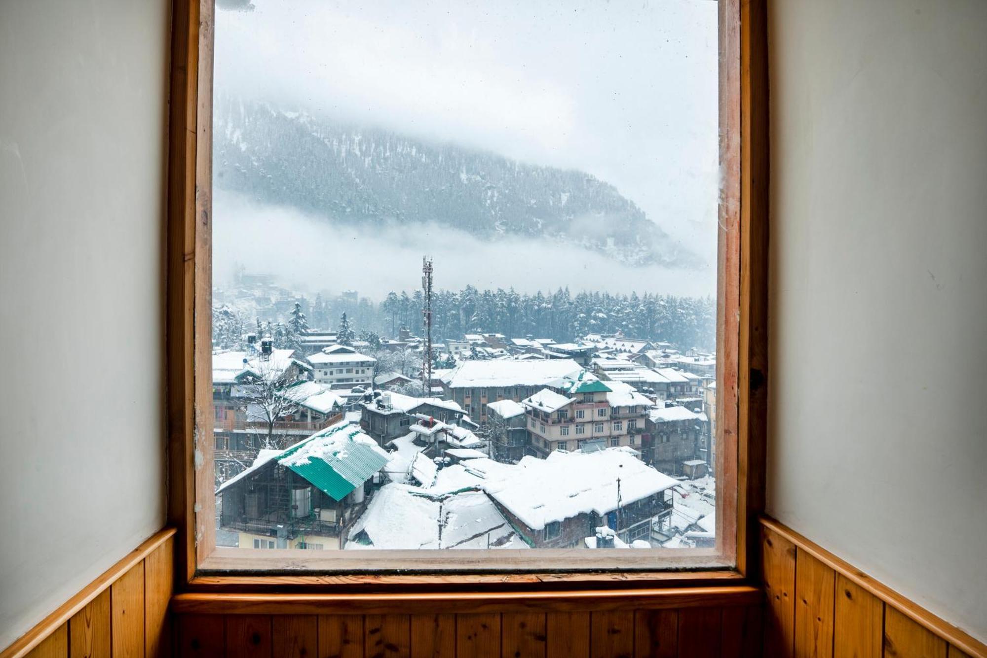 Hotel Treebo Premium Sattva With Mountain View Manāli Exterior foto