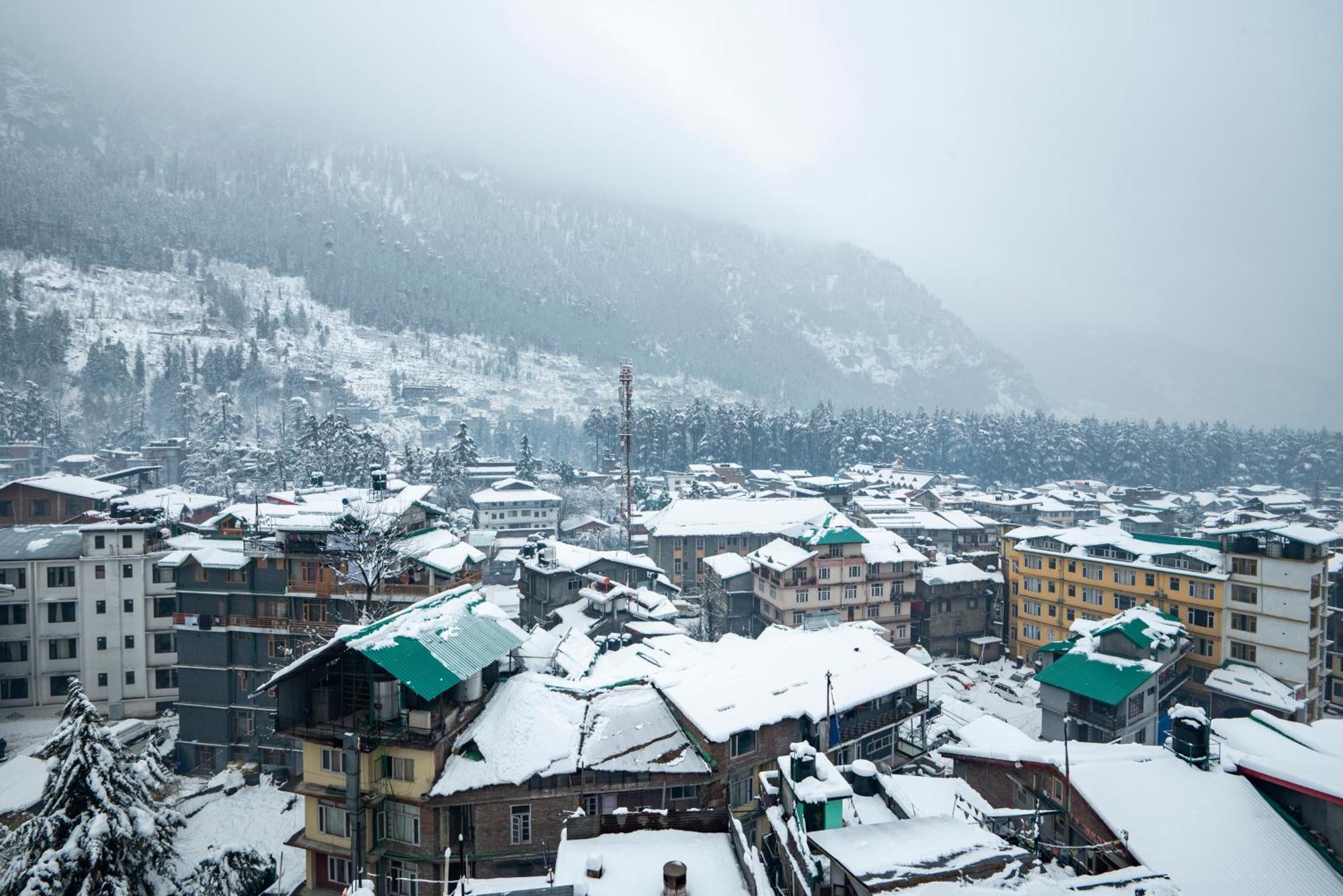 Hotel Treebo Premium Sattva With Mountain View Manāli Exterior foto