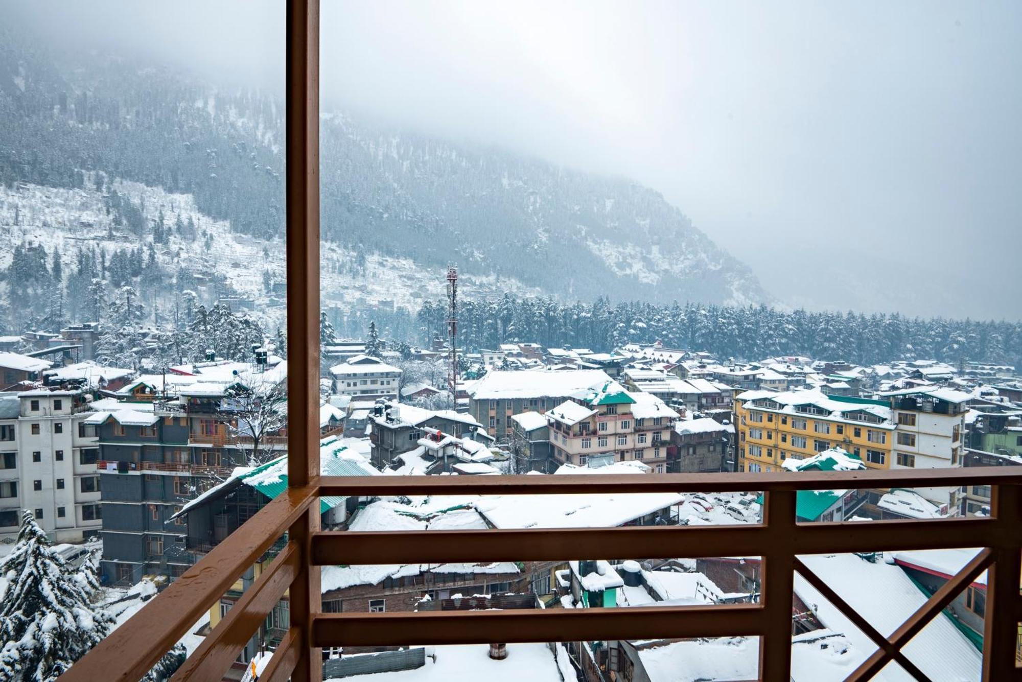 Hotel Treebo Premium Sattva With Mountain View Manāli Exterior foto