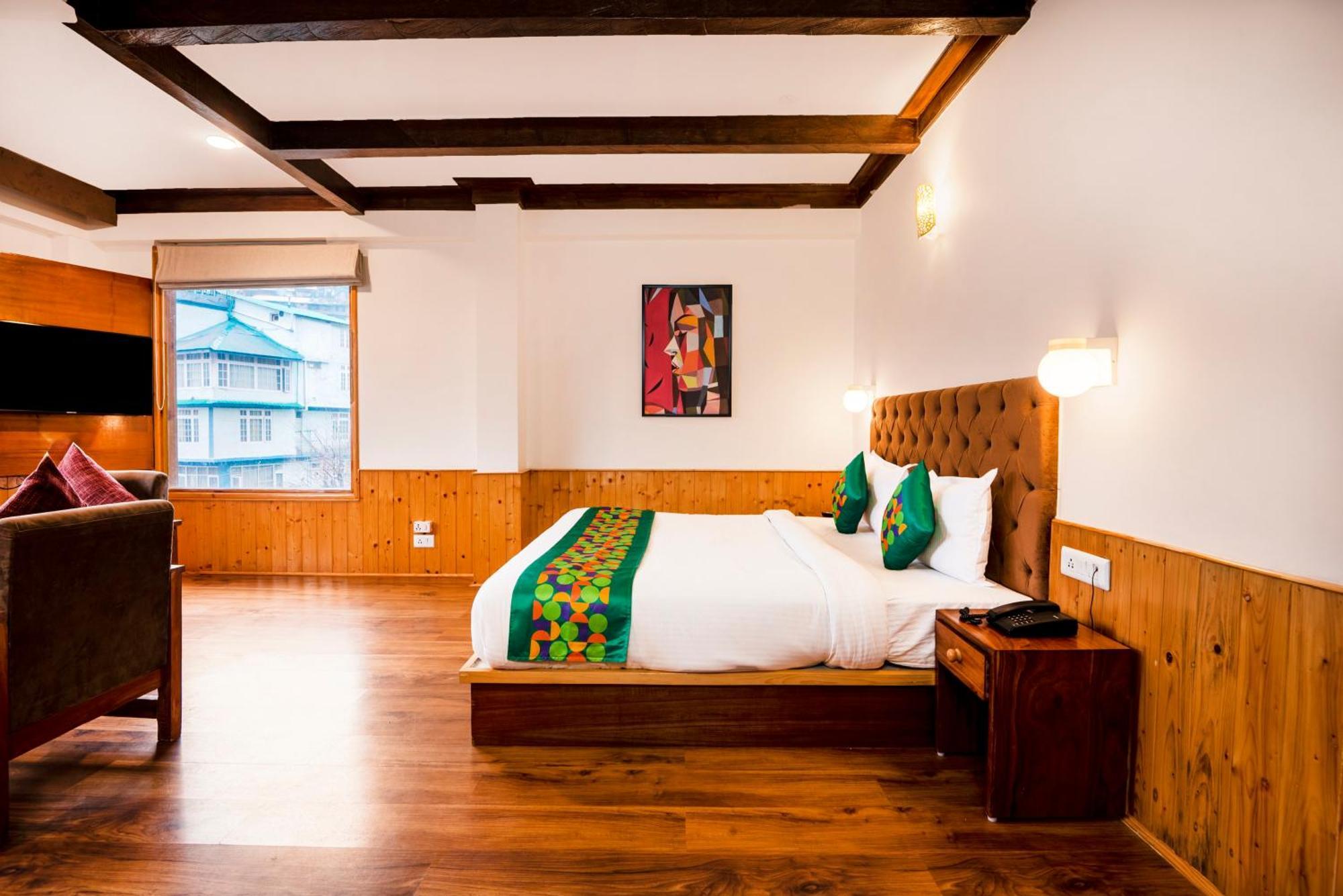 Hotel Treebo Premium Sattva With Mountain View Manāli Exterior foto